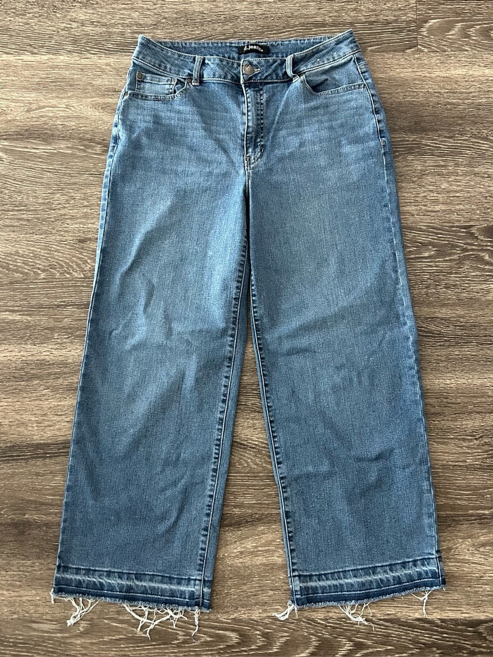 D. Jeans Wide Leg Baggy Women’s Size 8 Medium Wash Blue Denim Raw Hem 90s Skater